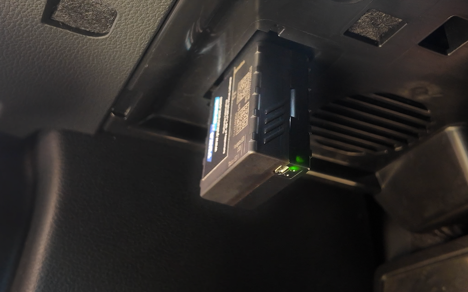 OBD2 4G Tracker anschließen